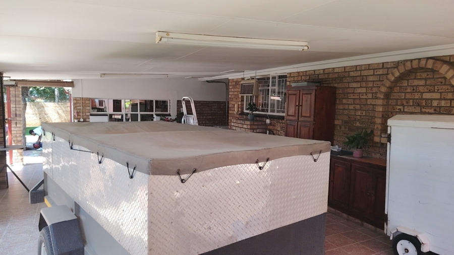 5 Bedroom Property for Sale in Flamwood North West